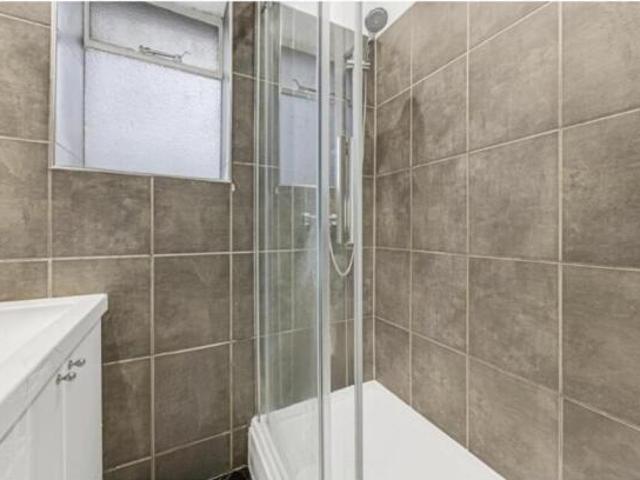 Apartment for rent in Cat Hill, England