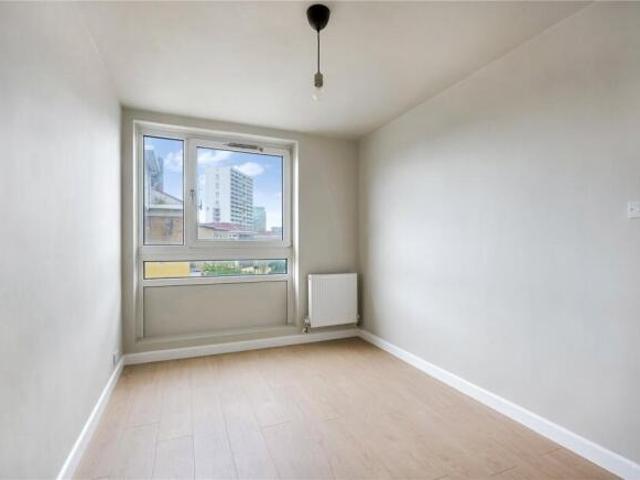 Apartment for rent in Cat Hill, England