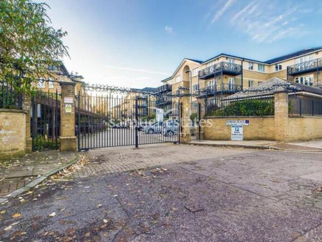 Apartment for rent in Cat Hill, England