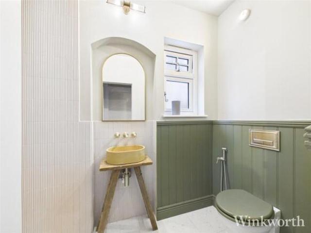 Apartment for rent in Cat Hill, England