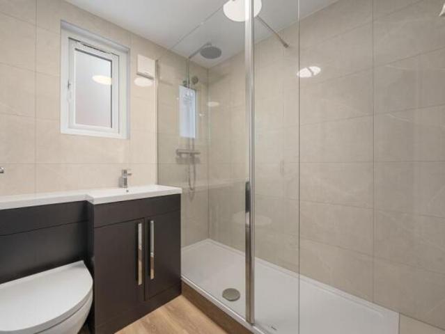 Apartment for rent in Cat Hill, England