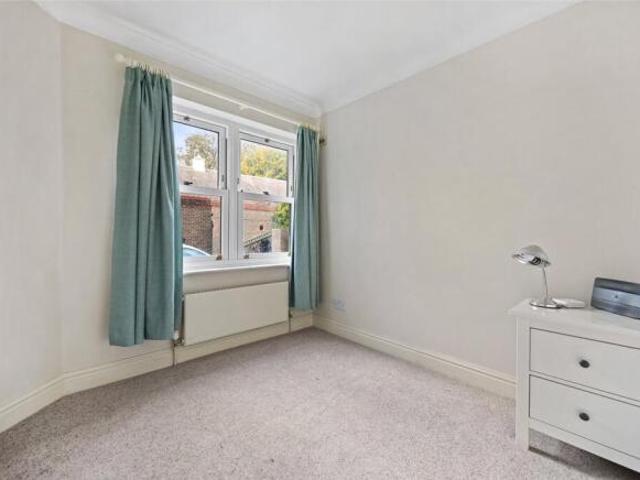 Apartment for rent in Cat Hill, England