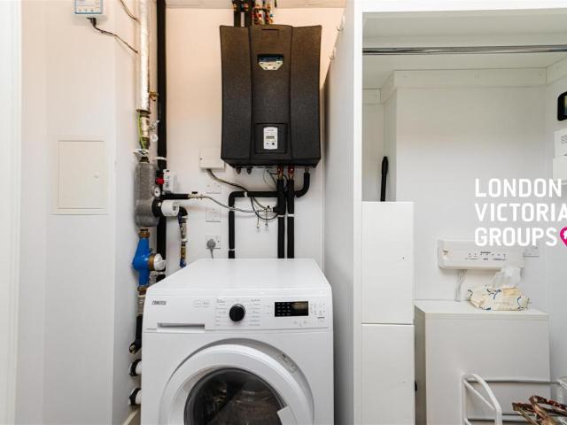 Apartment for rent in London Borough of Ealing, Cat Hill