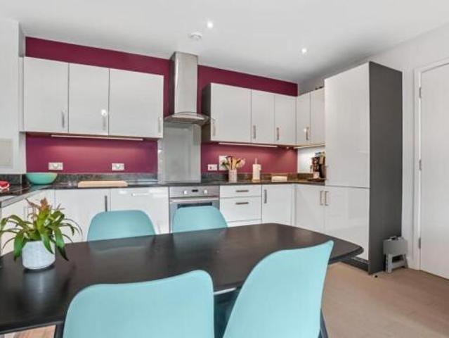 Apartment for rent in Cat Hill, England