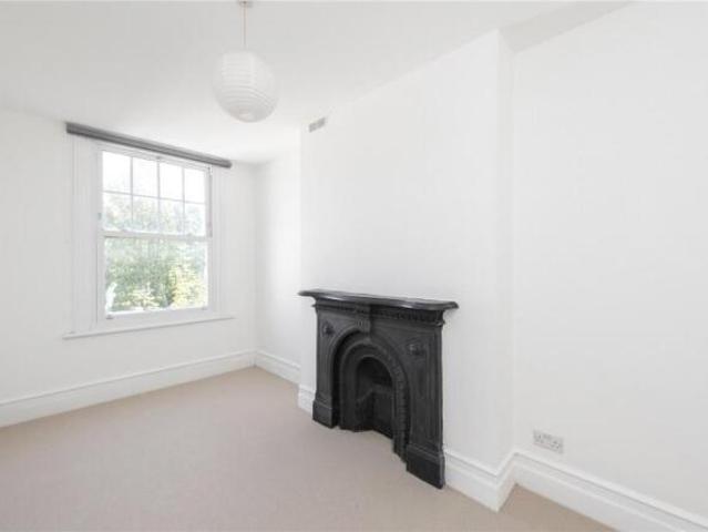 Apartment for rent in Cat Hill, England