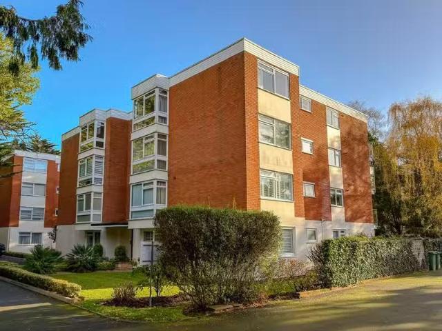 Apartment for rent in Branksome Chine, Branksome Park