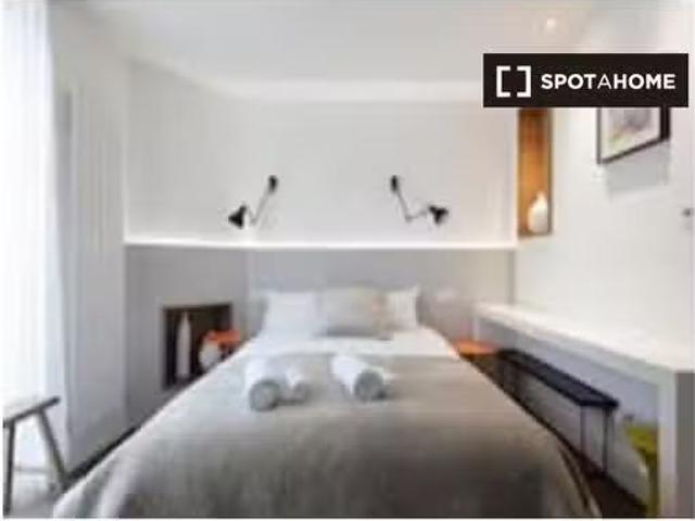 Apartment for rent in Brondesbury, Greater London