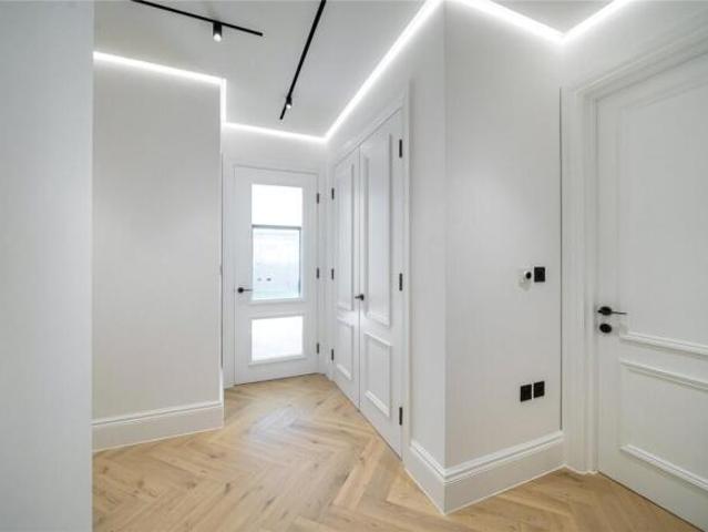 Apartment for rent in Brondesbury Park, Greater London