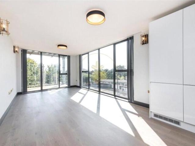 Apartment for rent in Brondesbury, Greater London