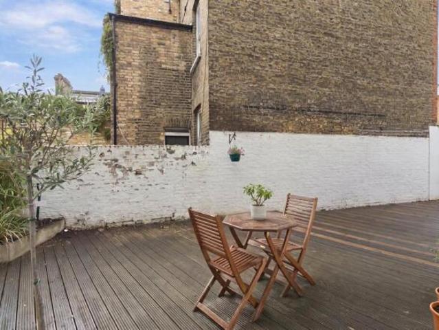 Apartment for rent in Cat Hill, England
