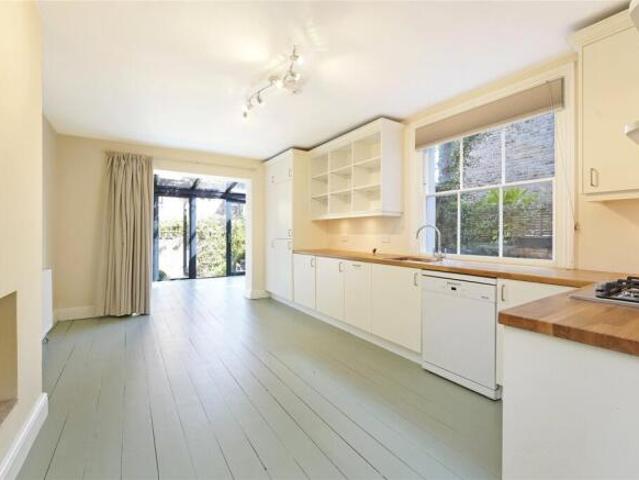 Apartment for rent in Cat Hill, England