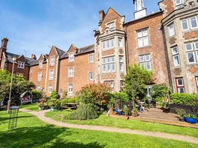 Apartment for rent in Duton Hill