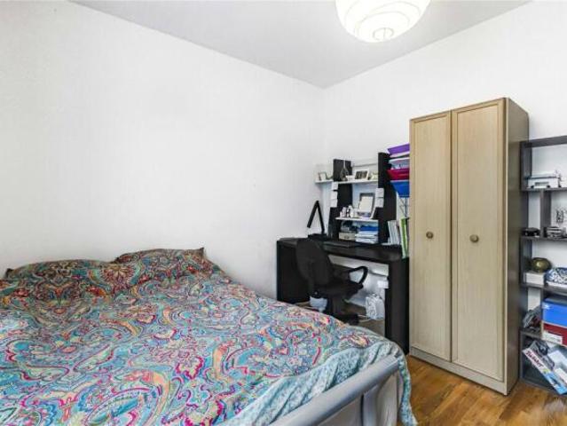 Apartment for rent in Cat Hill, England