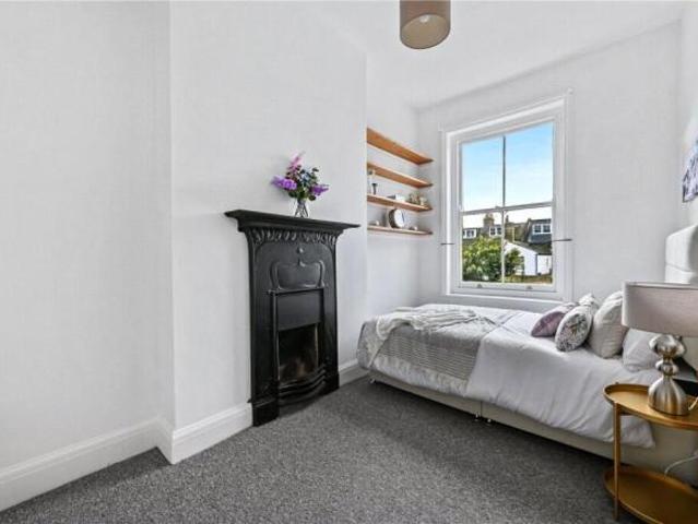 Apartment for rent in Cat Hill, England