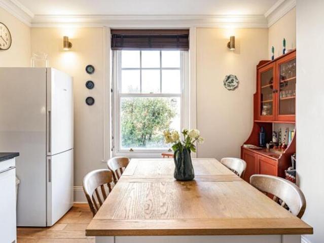 Apartment for rent in Cat Hill, England