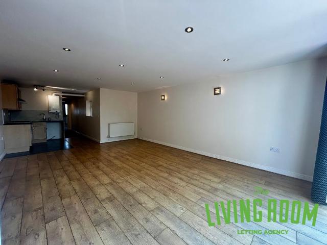 Apartment for rent in Plasnewydd, Falcon Lodge