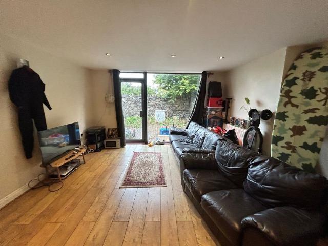 Apartment for rent in Plasnewydd, Falcon Lodge