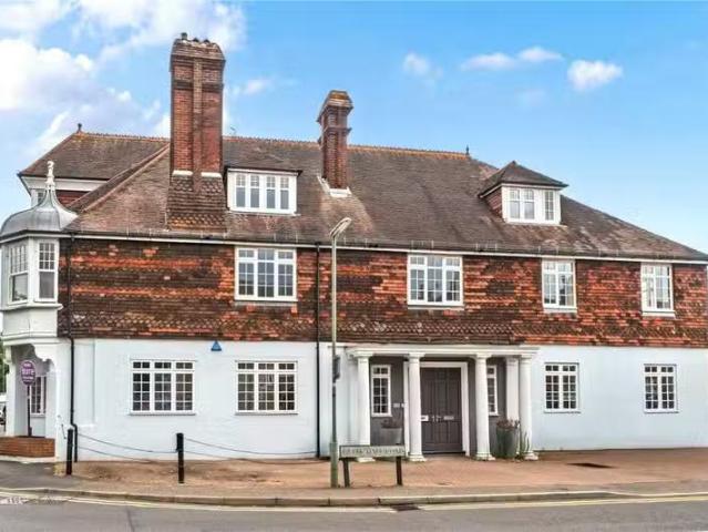 Apartment for rent in Fole, Surrey
