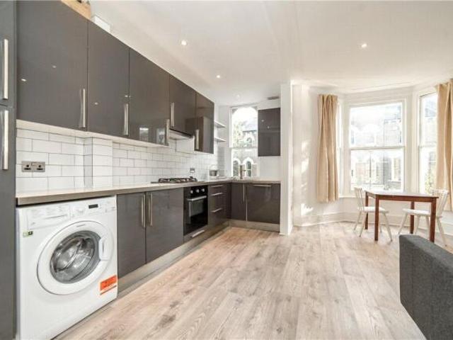 Apartment for rent in Cat Hill, England