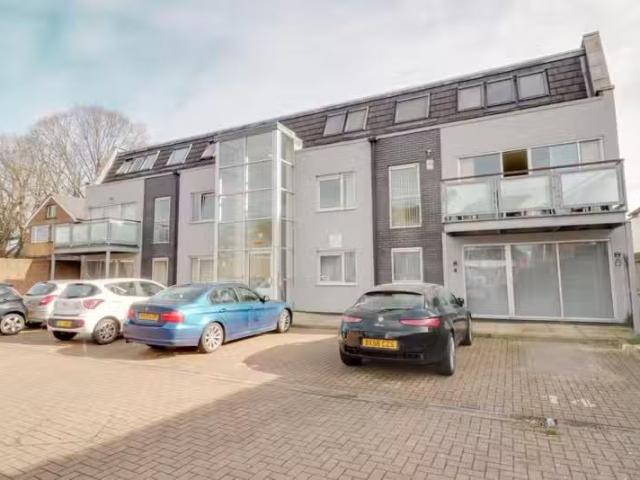 Apartment for rent in Perryfields, West Sussex