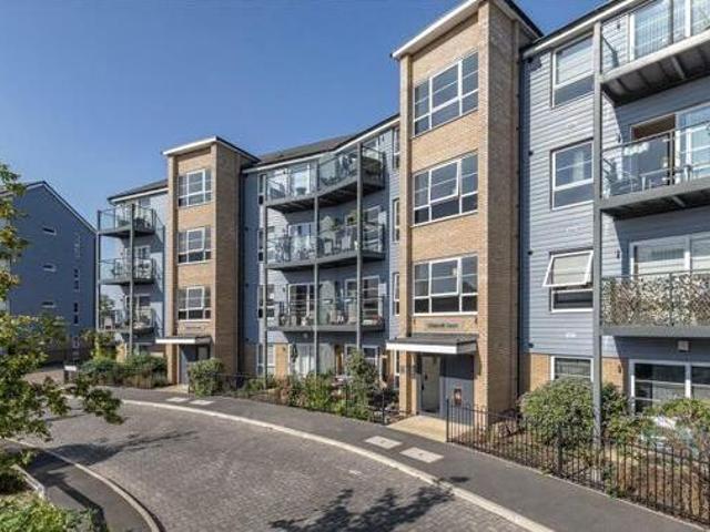 House for rent in Row Town, Surrey