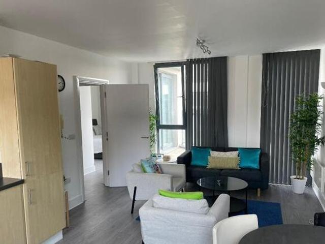 House for rent in Row Town, Surrey