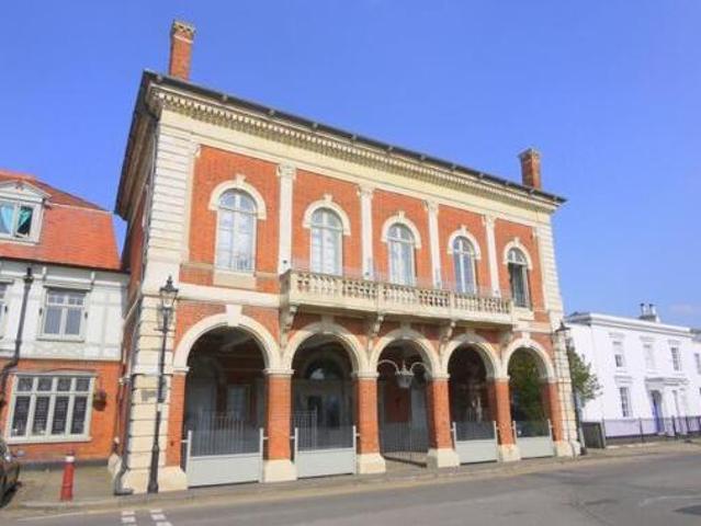 House for rent in Row Town, Surrey