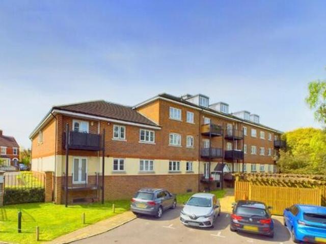 House for rent in Row Town, Surrey