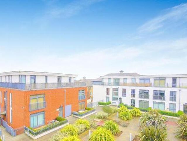 House for rent in Row Town, Surrey