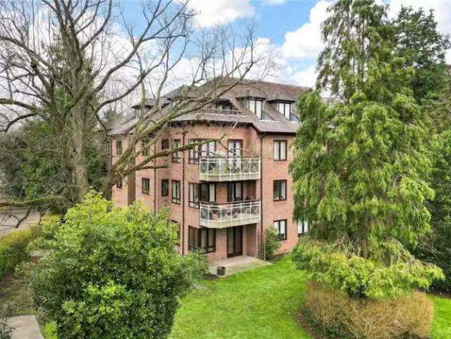 Apartment for rent in Charlton, Greater London