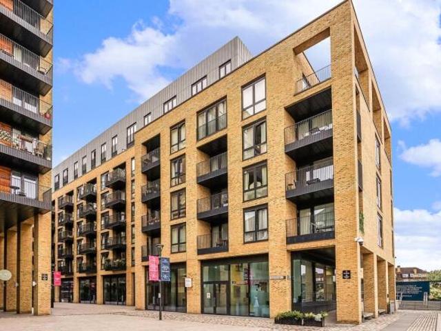 Apartment for rent in Cat Hill, England