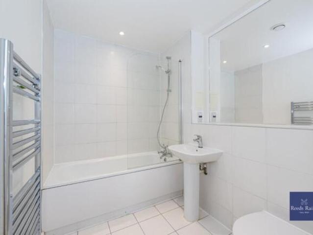 Apartment for rent in Cat Hill, England