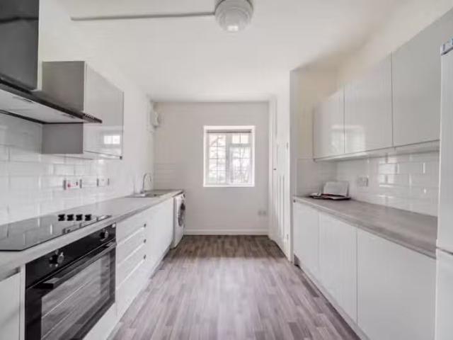 Apartment for rent in Blackhills, Surrey