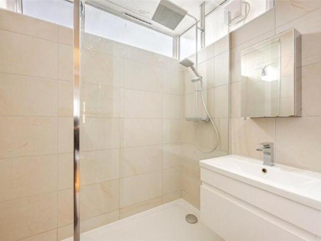 Apartment for rent in Cat Hill, England