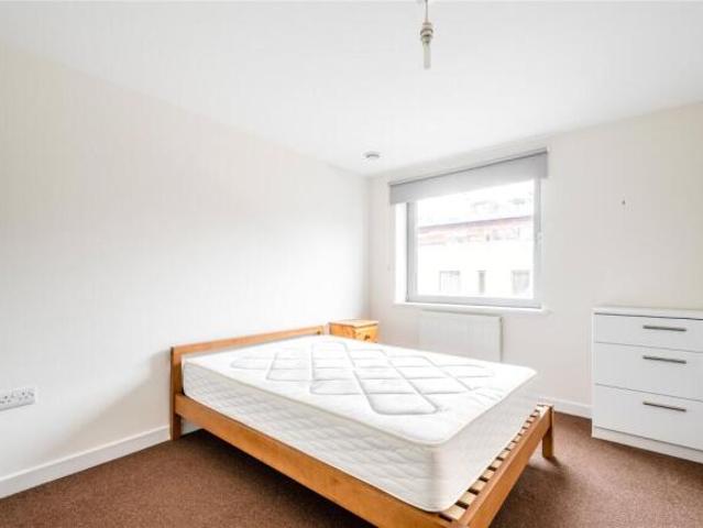Apartment for rent in Cat Hill, England