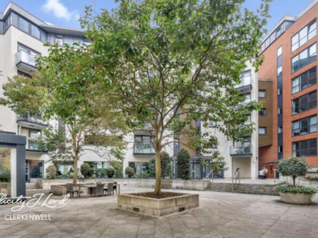 Apartment for rent in Cat Hill, England