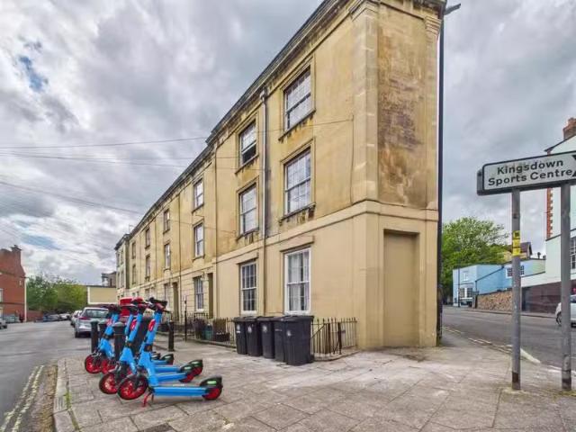Apartment for rent in Kingswood, School House