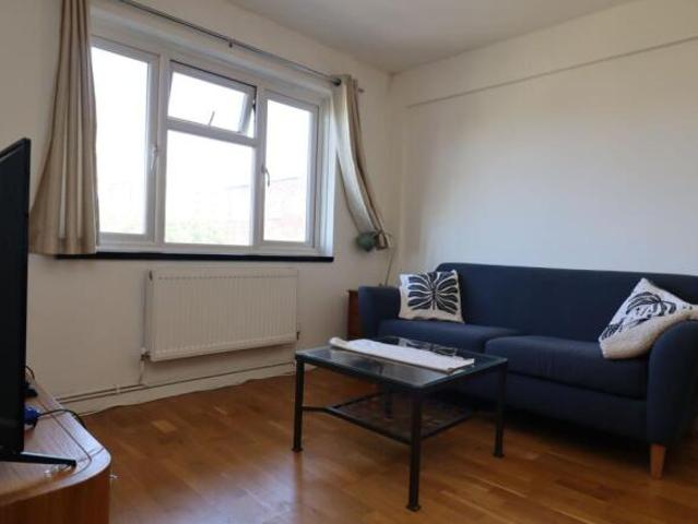 Apartment for rent in Cat Hill, England