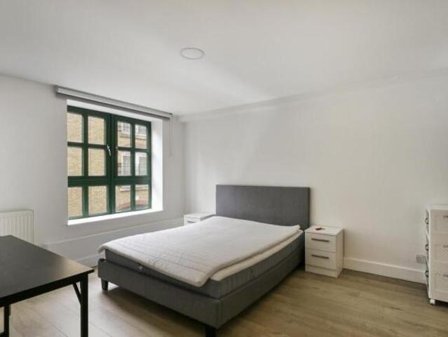 Apartment for rent in Cat Hill, England