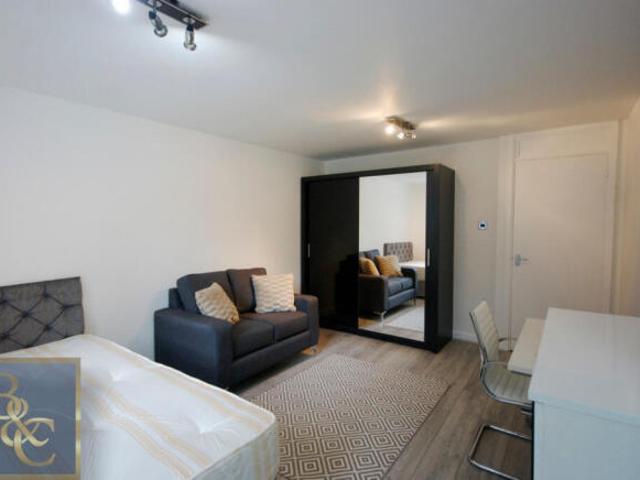 Apartment for rent in South Lane, West Yorkshire