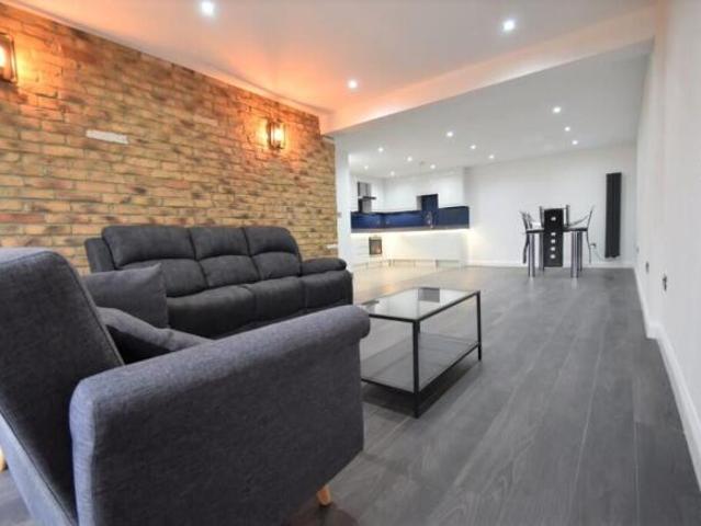 Apartment for rent in Cat Hill, England