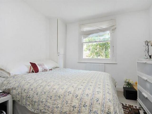 Apartment for rent in Cat Hill, England