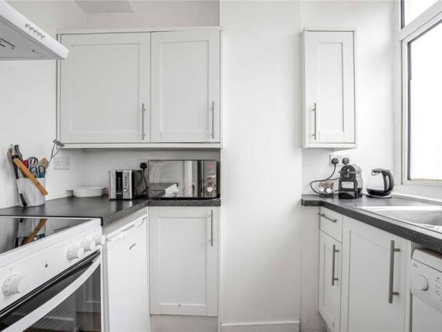Apartment for rent in Cat Hill, England