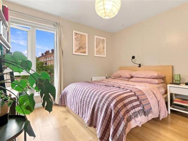 Apartment for rent in Cat Hill, England