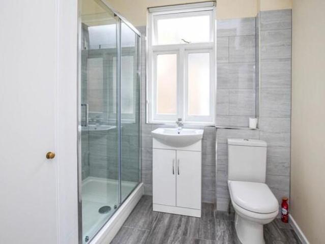 Apartment for rent in Cat Hill, England