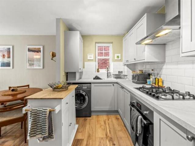 Apartment for rent in South Lane, West Yorkshire