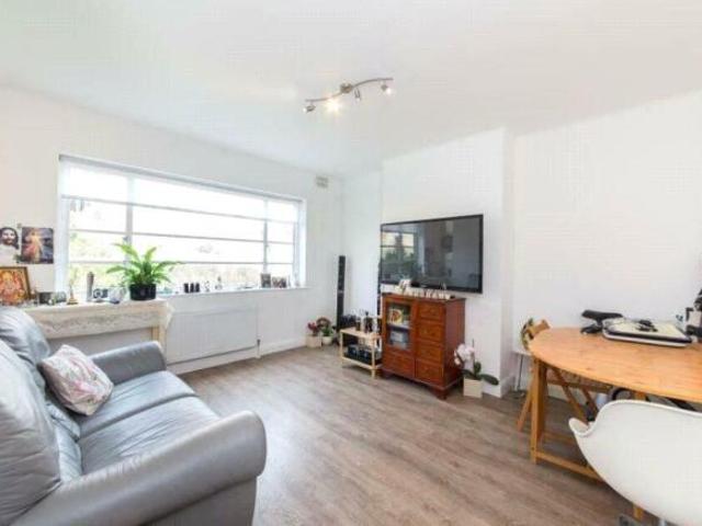 Apartment for rent in East Finchley, Isle Of Man