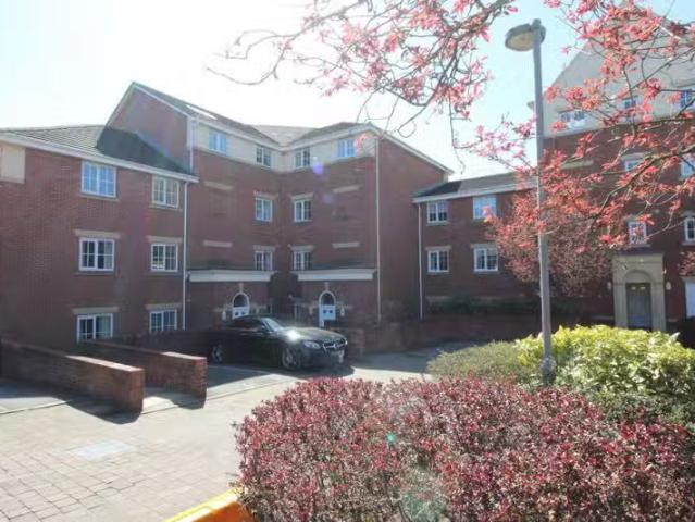 Apartment for rent in Werneth, Pendock