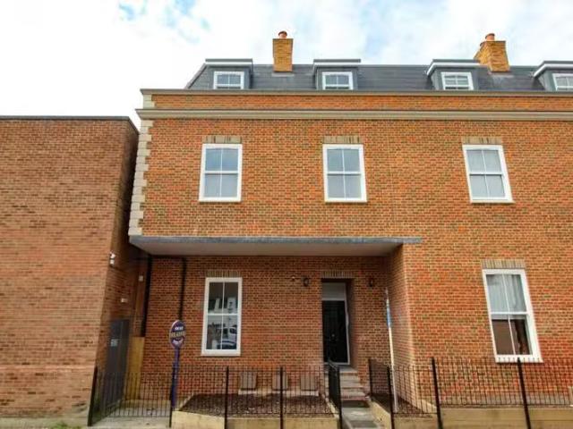 Apartment for rent in South Lane, West Yorkshire