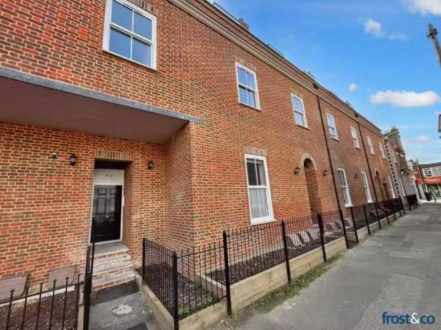 Apartment for rent in South Lane, West Yorkshire
